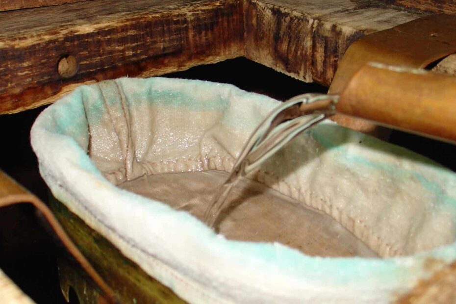 Le liquide transparent sortant de l'alambic est de l'eau ... de vie