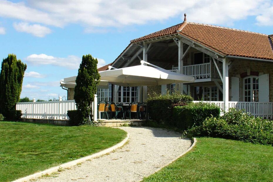 The cognac golf clubhouse in the vineyard, built by the trading houses
