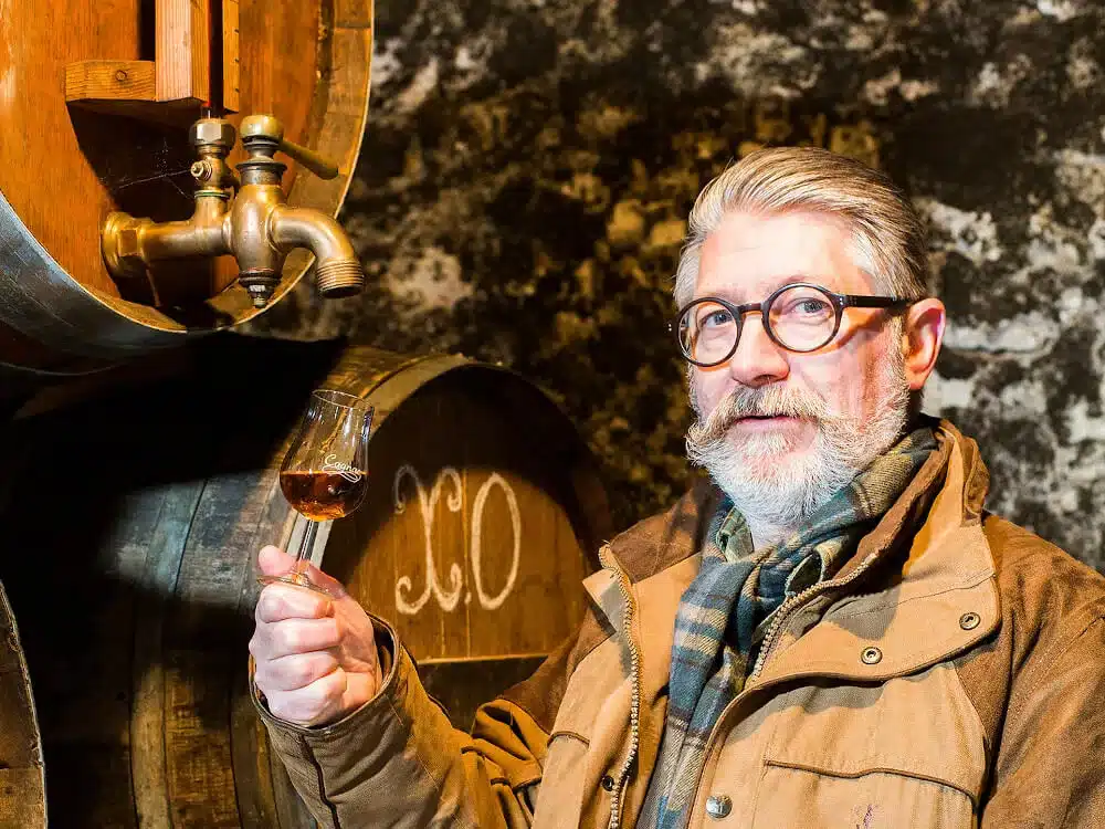 Jean-Luc, creator of the Cognac Tasting Tour agency, certified by WSET, your guide in the Cognac vineyards